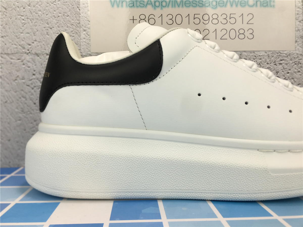 ALEXANDER MCQUEEN White & Black Oversized Sneakers 553680WHGP59061